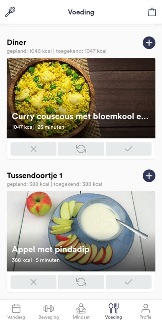 Vytal app meal tracking screen showing dinner and snack options with calorie breakdown.